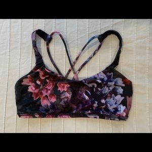 Lululemon Free to Be Bra